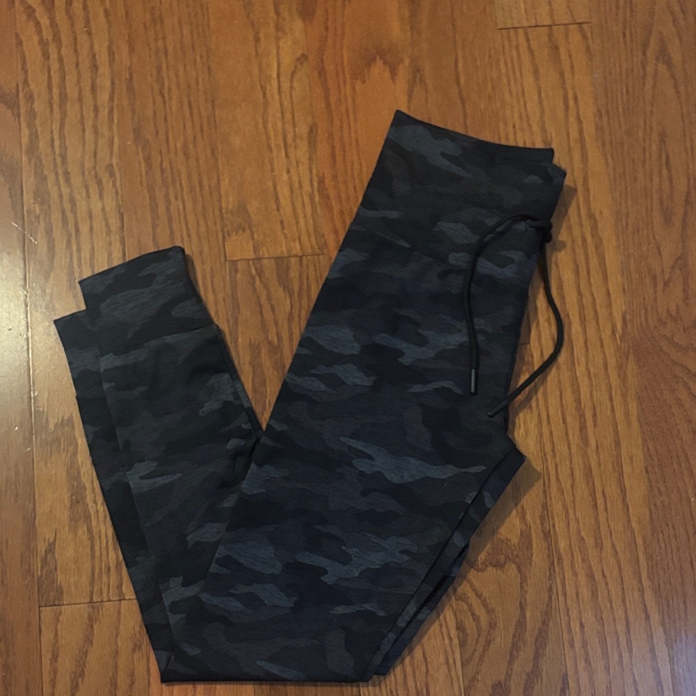 No boundaries small/ medium camo leggings NWT - Picture 2 of 6